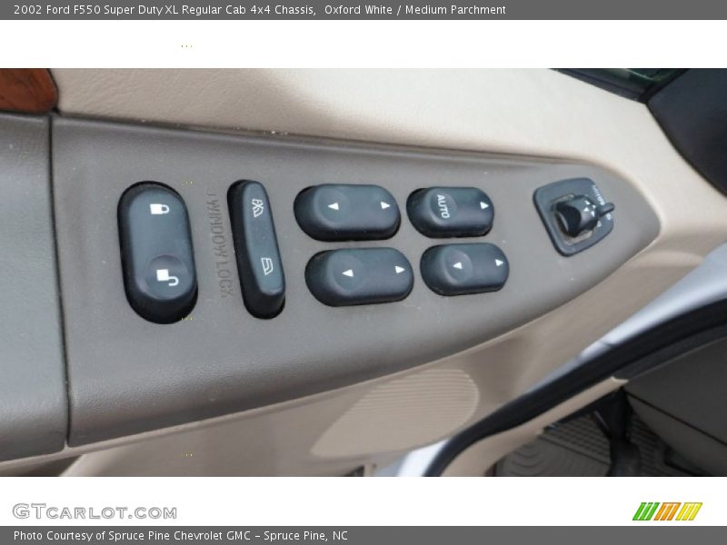 Oxford White / Medium Parchment 2002 Ford F550 Super Duty XL Regular Cab 4x4 Chassis