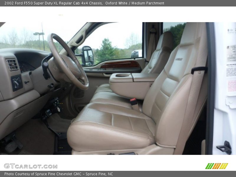 Oxford White / Medium Parchment 2002 Ford F550 Super Duty XL Regular Cab 4x4 Chassis