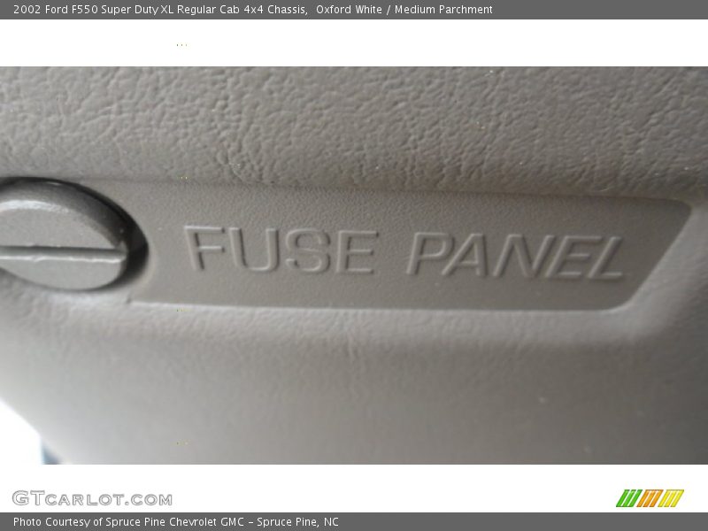 Oxford White / Medium Parchment 2002 Ford F550 Super Duty XL Regular Cab 4x4 Chassis