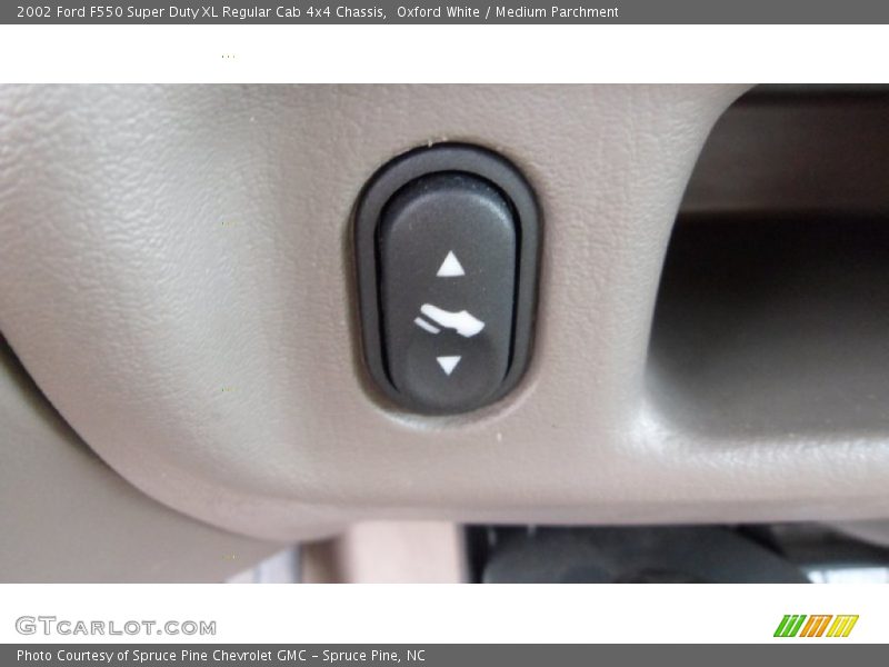 Oxford White / Medium Parchment 2002 Ford F550 Super Duty XL Regular Cab 4x4 Chassis