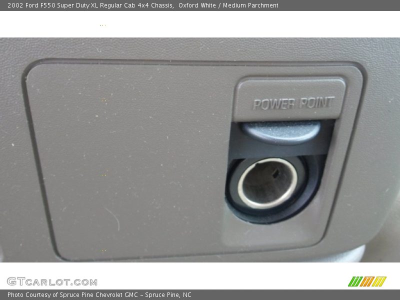Oxford White / Medium Parchment 2002 Ford F550 Super Duty XL Regular Cab 4x4 Chassis