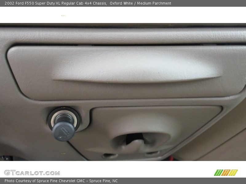 Oxford White / Medium Parchment 2002 Ford F550 Super Duty XL Regular Cab 4x4 Chassis