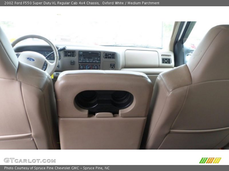 Oxford White / Medium Parchment 2002 Ford F550 Super Duty XL Regular Cab 4x4 Chassis