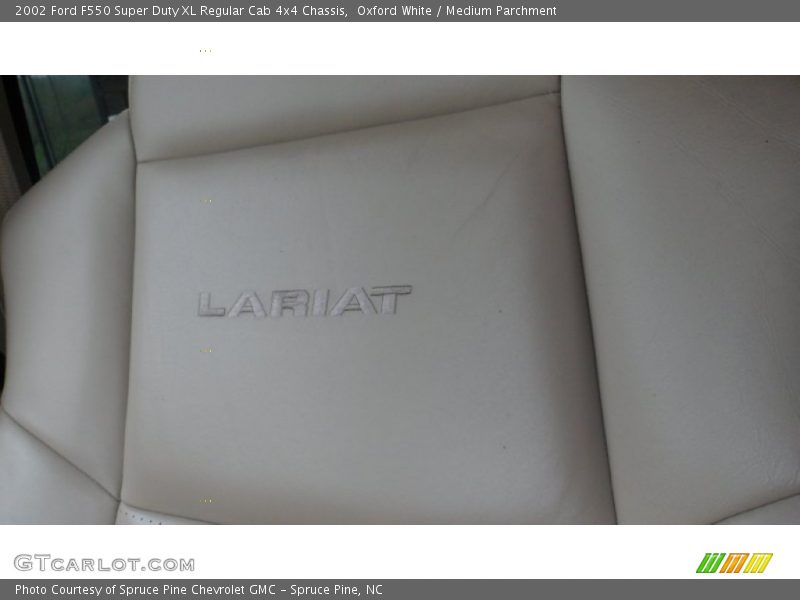 Oxford White / Medium Parchment 2002 Ford F550 Super Duty XL Regular Cab 4x4 Chassis