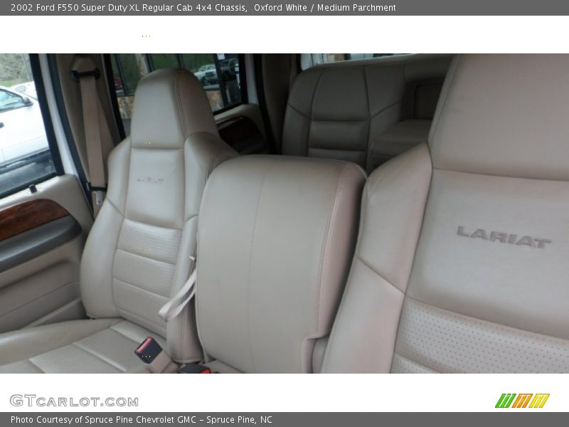 Oxford White / Medium Parchment 2002 Ford F550 Super Duty XL Regular Cab 4x4 Chassis