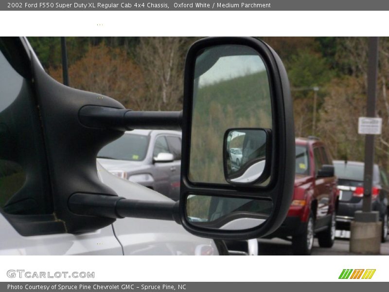 Oxford White / Medium Parchment 2002 Ford F550 Super Duty XL Regular Cab 4x4 Chassis