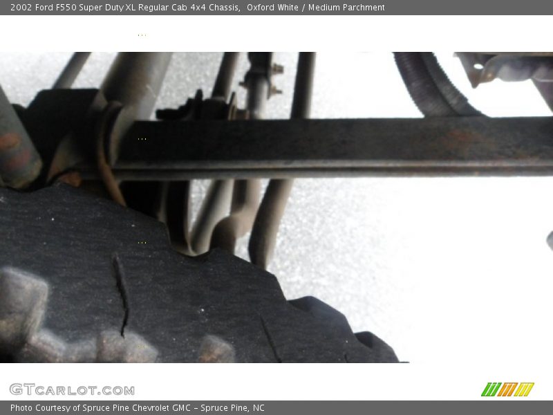 Oxford White / Medium Parchment 2002 Ford F550 Super Duty XL Regular Cab 4x4 Chassis