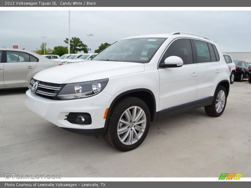 Front 3/4 View of 2013 Tiguan SE