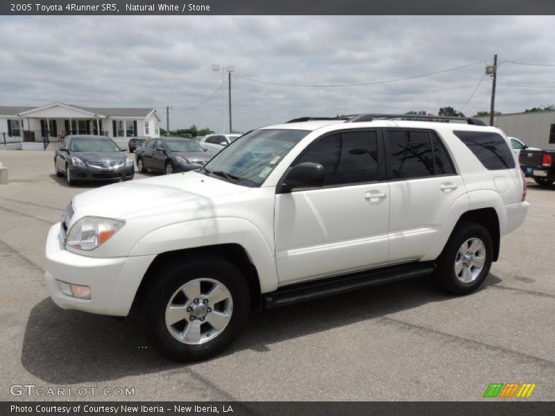 Front 3/4 View of 2005 4Runner SR5
