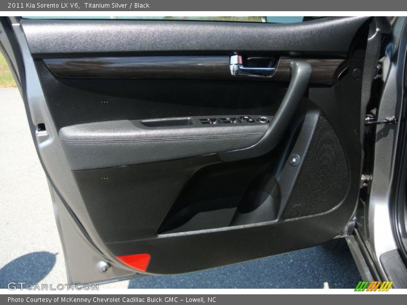 Titanium Silver / Black 2011 Kia Sorento LX V6