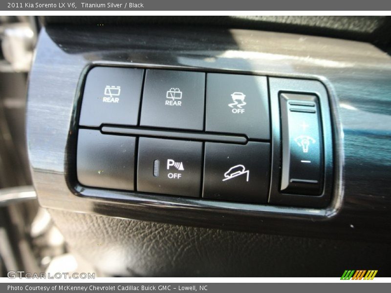 Titanium Silver / Black 2011 Kia Sorento LX V6