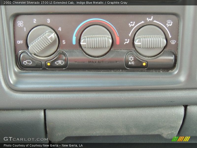 Controls of 2002 Silverado 1500 LS Extended Cab