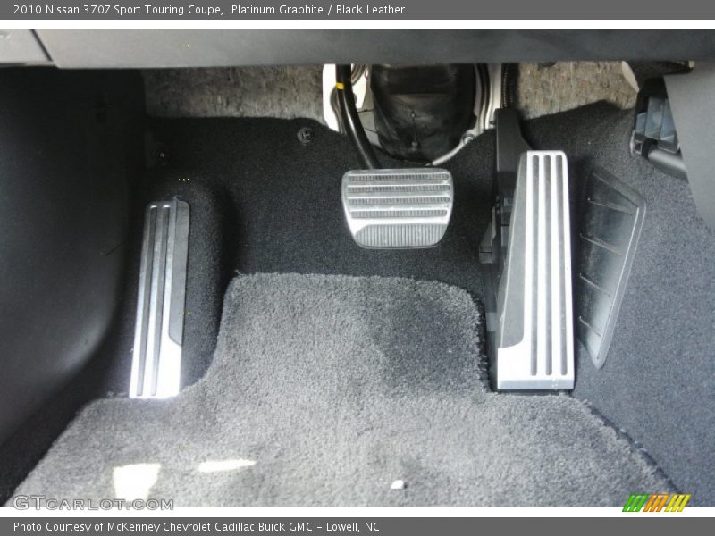 Controls of 2010 370Z Sport Touring Coupe