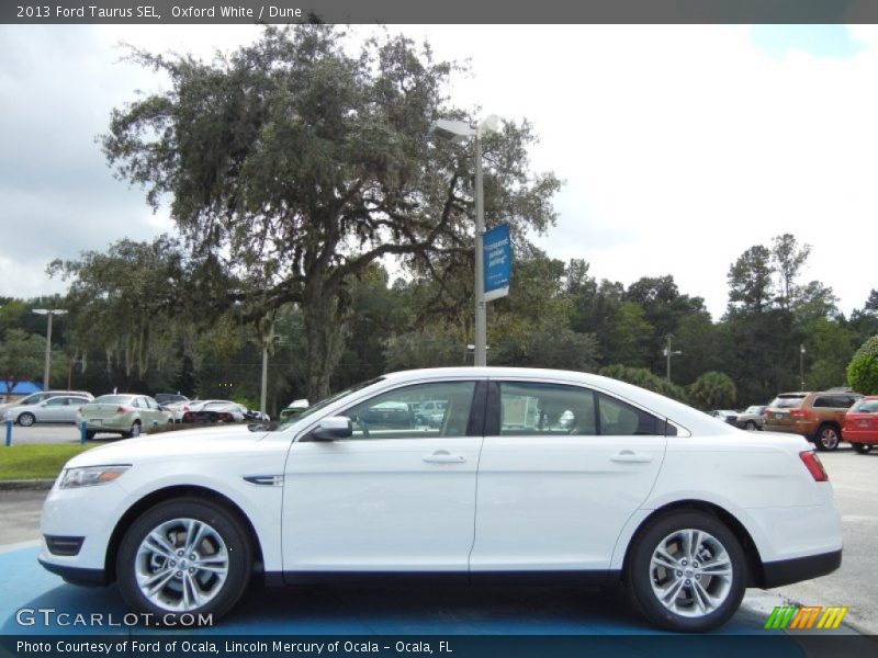 Oxford White / Dune 2013 Ford Taurus SEL
