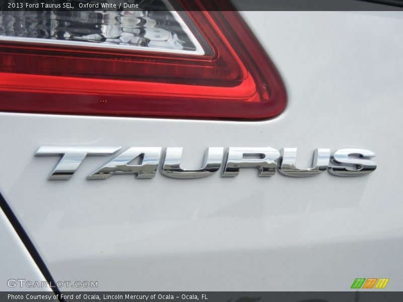 Oxford White / Dune 2013 Ford Taurus SEL