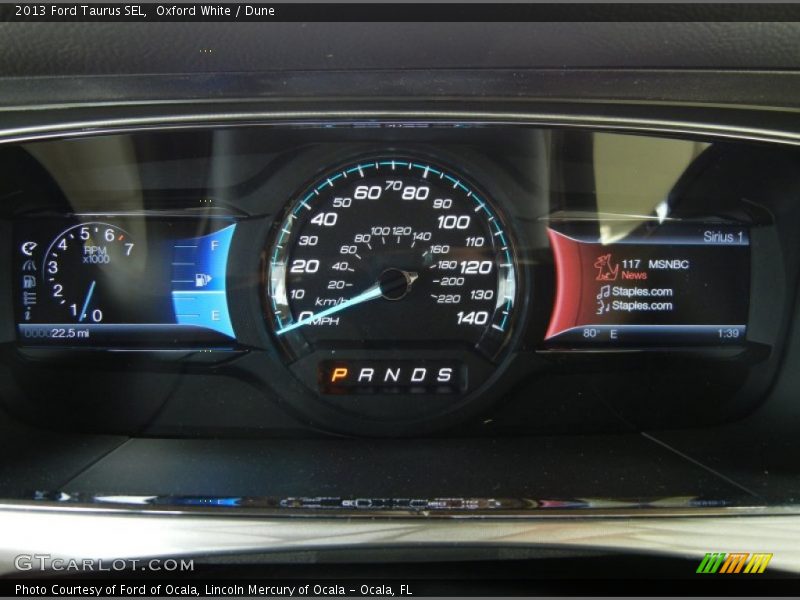 Oxford White / Dune 2013 Ford Taurus SEL