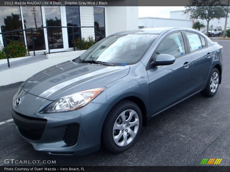 Front 3/4 View of 2013 MAZDA3 i SV 4 Door