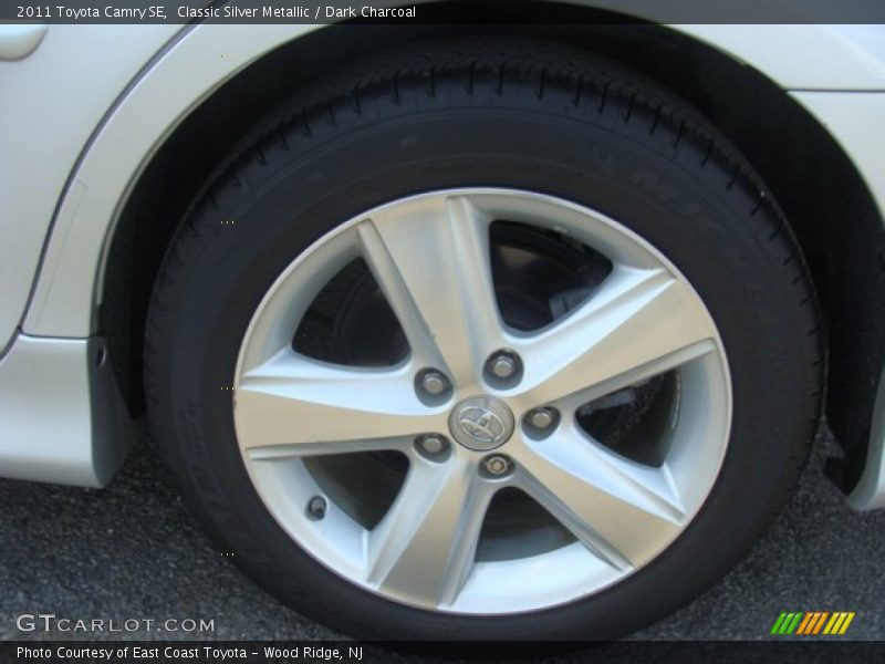 Classic Silver Metallic / Dark Charcoal 2011 Toyota Camry SE