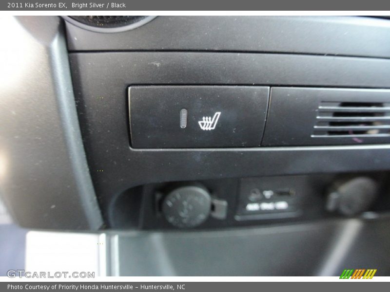 Bright Silver / Black 2011 Kia Sorento EX