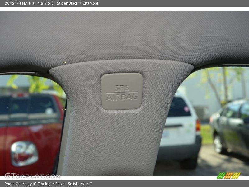 Super Black / Charcoal 2009 Nissan Maxima 3.5 S