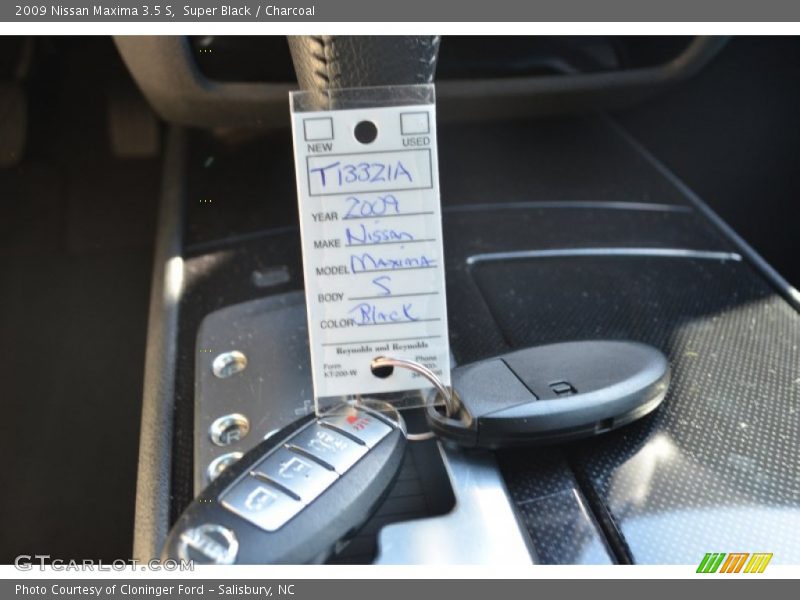Super Black / Charcoal 2009 Nissan Maxima 3.5 S