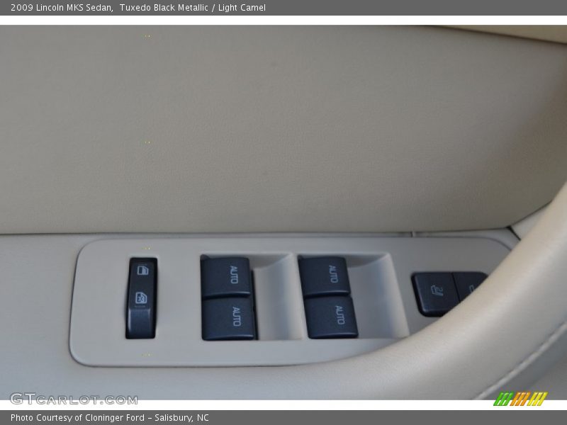 Tuxedo Black Metallic / Light Camel 2009 Lincoln MKS Sedan