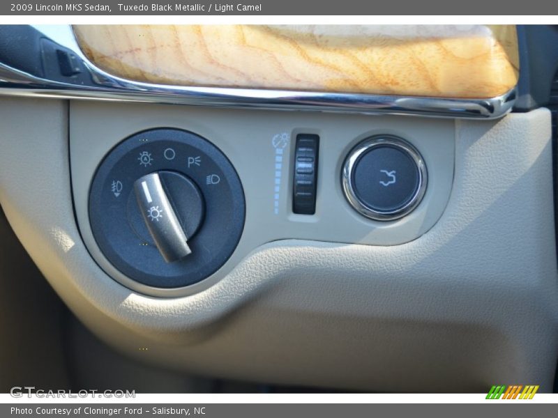 Tuxedo Black Metallic / Light Camel 2009 Lincoln MKS Sedan
