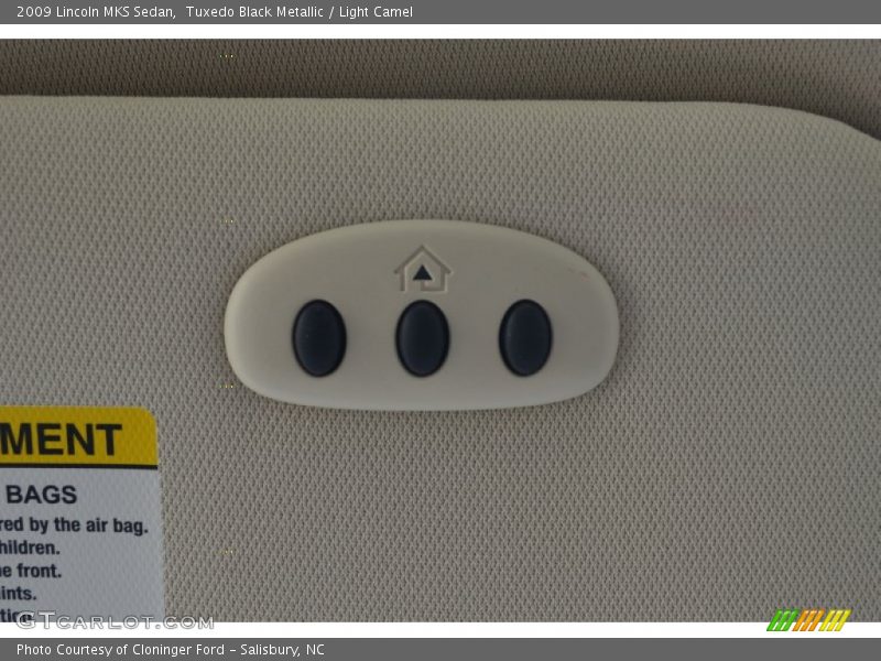 Tuxedo Black Metallic / Light Camel 2009 Lincoln MKS Sedan