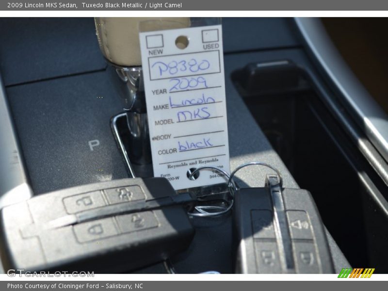 Tuxedo Black Metallic / Light Camel 2009 Lincoln MKS Sedan