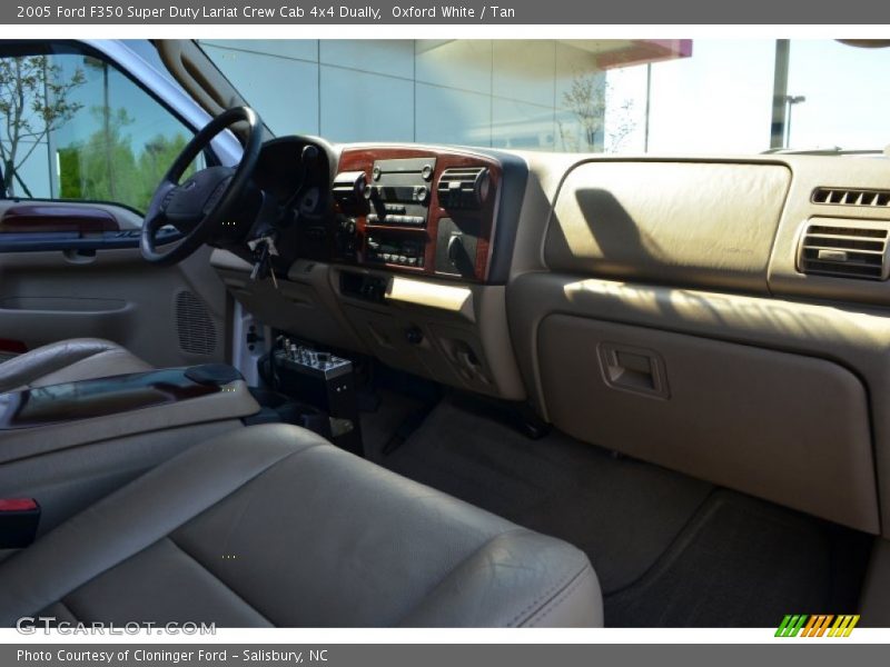Oxford White / Tan 2005 Ford F350 Super Duty Lariat Crew Cab 4x4 Dually