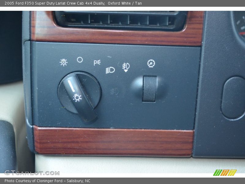 Oxford White / Tan 2005 Ford F350 Super Duty Lariat Crew Cab 4x4 Dually