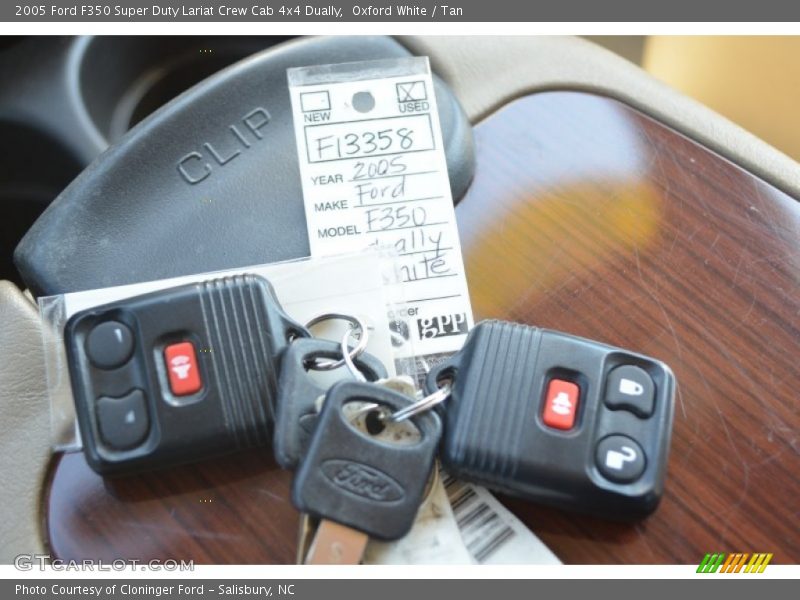 Oxford White / Tan 2005 Ford F350 Super Duty Lariat Crew Cab 4x4 Dually