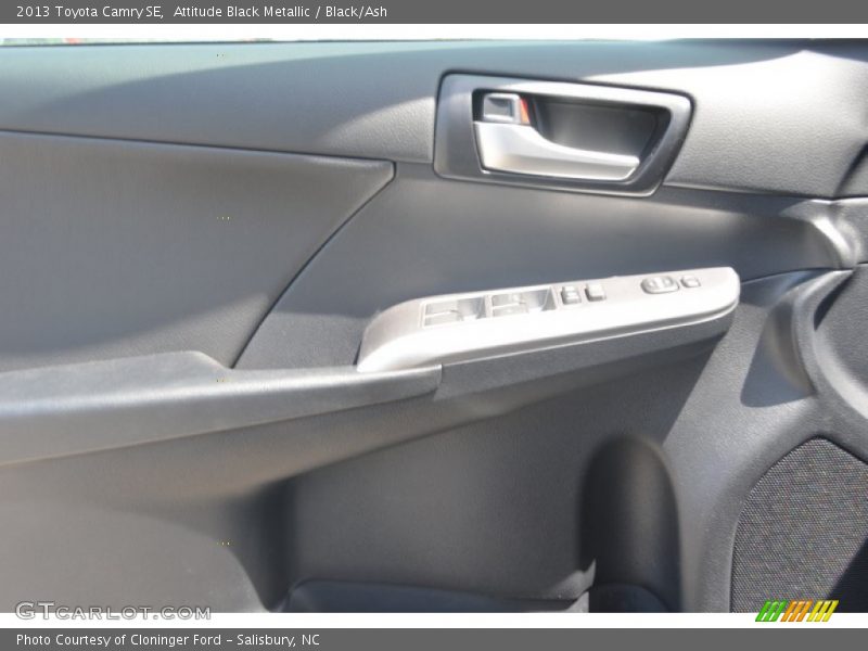 Attitude Black Metallic / Black/Ash 2013 Toyota Camry SE