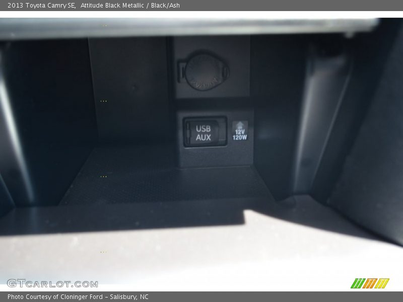 Attitude Black Metallic / Black/Ash 2013 Toyota Camry SE