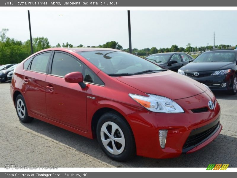 Front 3/4 View of 2013 Prius Three Hybrid