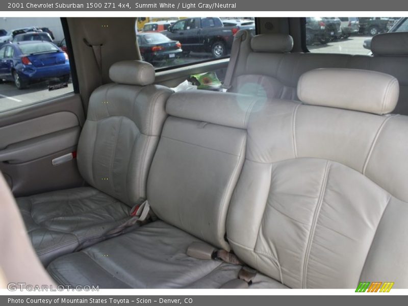 Summit White / Light Gray/Neutral 2001 Chevrolet Suburban 1500 Z71 4x4