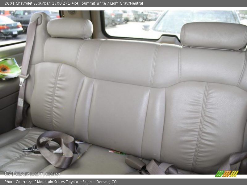 Summit White / Light Gray/Neutral 2001 Chevrolet Suburban 1500 Z71 4x4