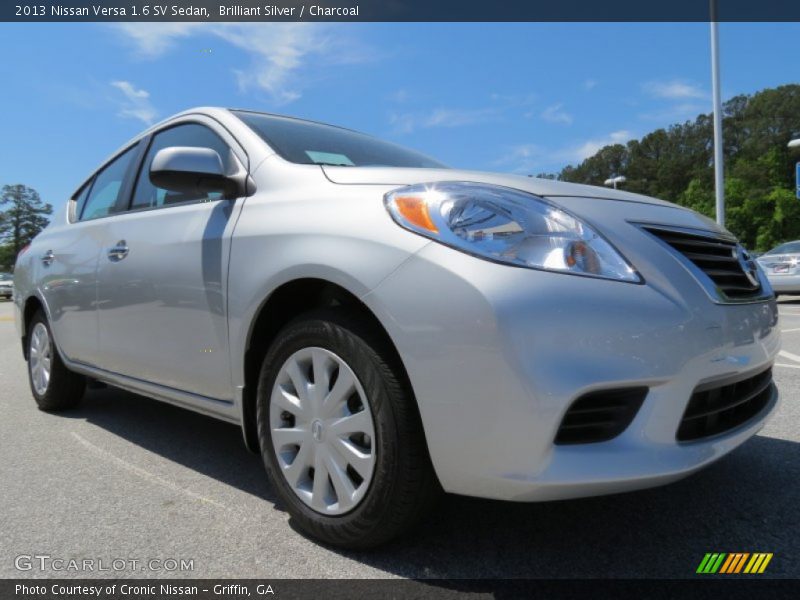 Front 3/4 View of 2013 Versa 1.6 SV Sedan