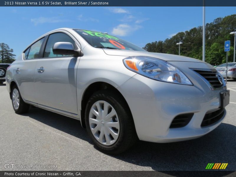 Front 3/4 View of 2013 Versa 1.6 SV Sedan