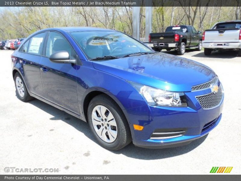 Front 3/4 View of 2013 Cruze LS