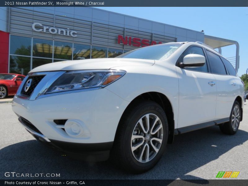 Moonlight White / Charcoal 2013 Nissan Pathfinder SV