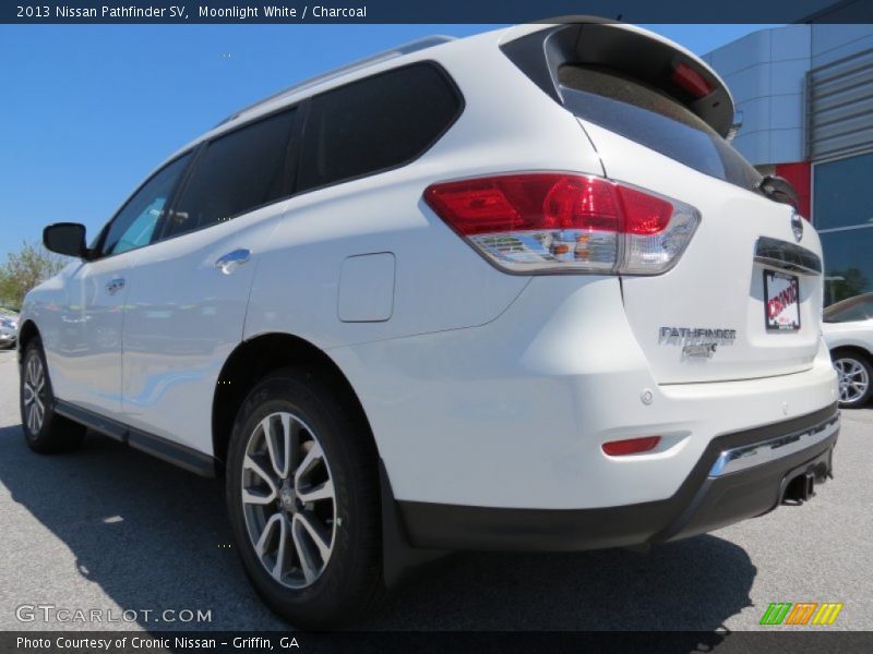 Moonlight White / Charcoal 2013 Nissan Pathfinder SV