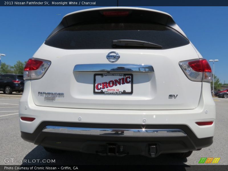 Moonlight White / Charcoal 2013 Nissan Pathfinder SV