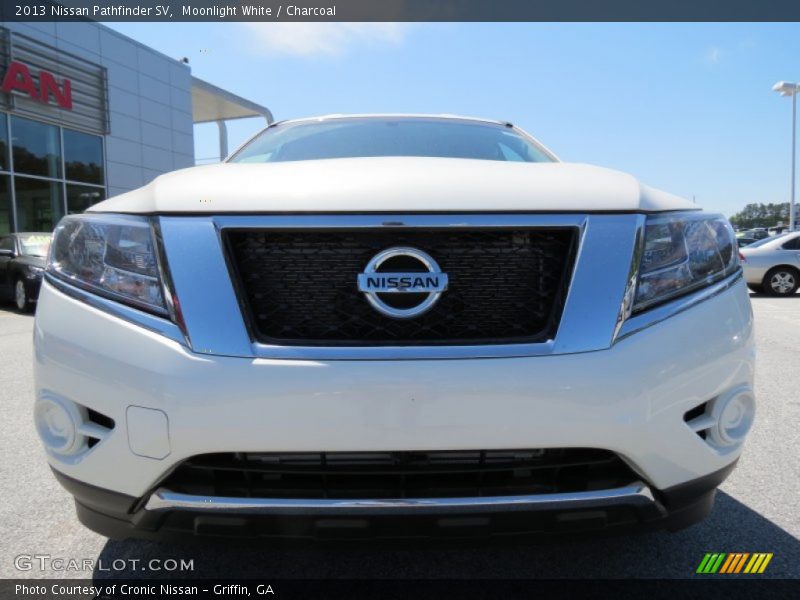 Moonlight White / Charcoal 2013 Nissan Pathfinder SV