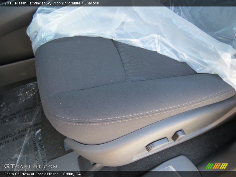 Moonlight White / Charcoal 2013 Nissan Pathfinder SV