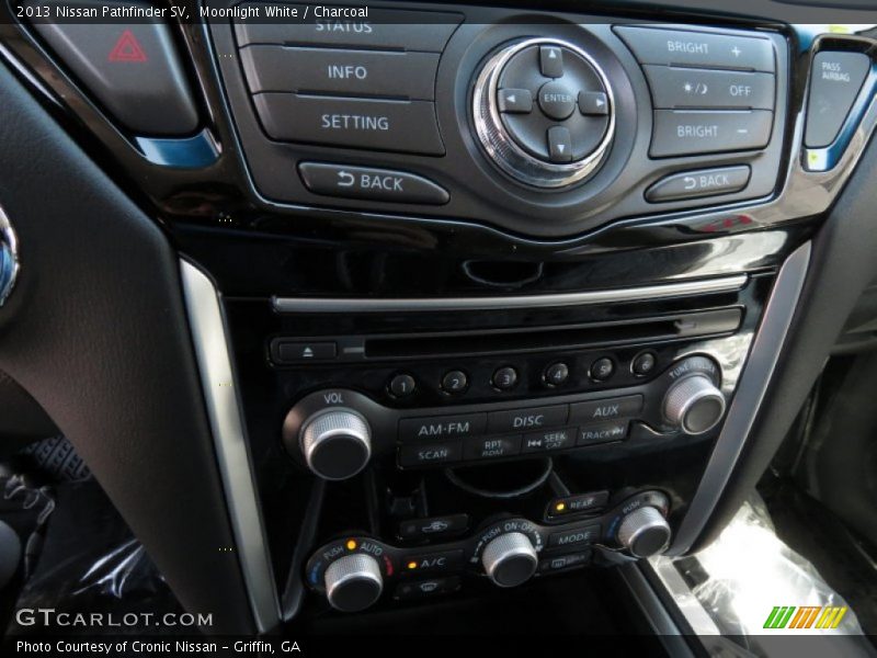 Moonlight White / Charcoal 2013 Nissan Pathfinder SV