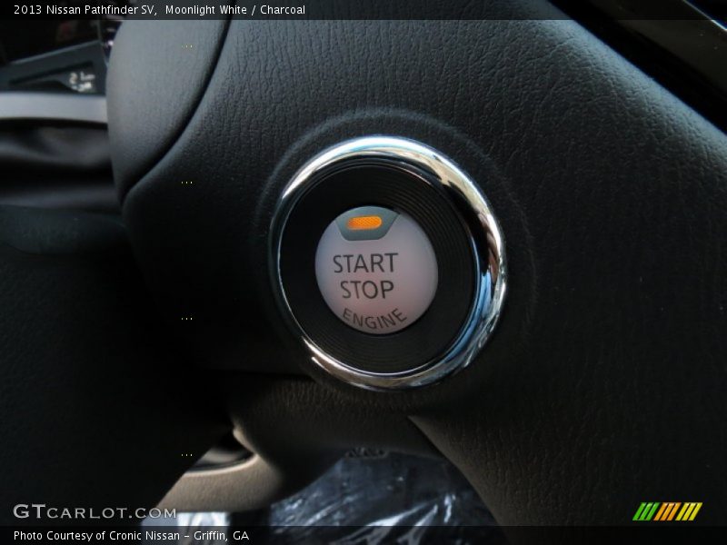 Moonlight White / Charcoal 2013 Nissan Pathfinder SV