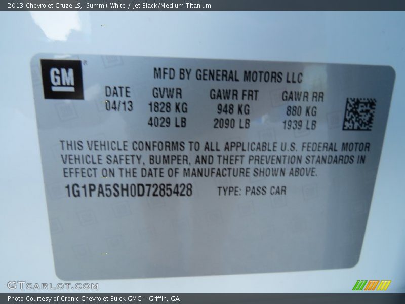 Summit White / Jet Black/Medium Titanium 2013 Chevrolet Cruze LS
