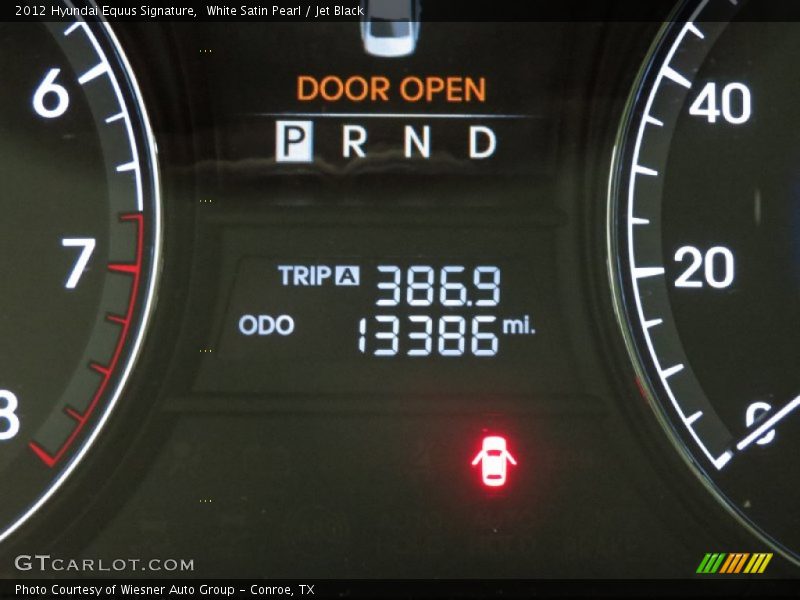 White Satin Pearl / Jet Black 2012 Hyundai Equus Signature