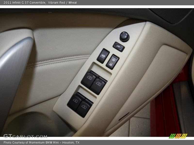 Controls of 2011 G 37 Convertible